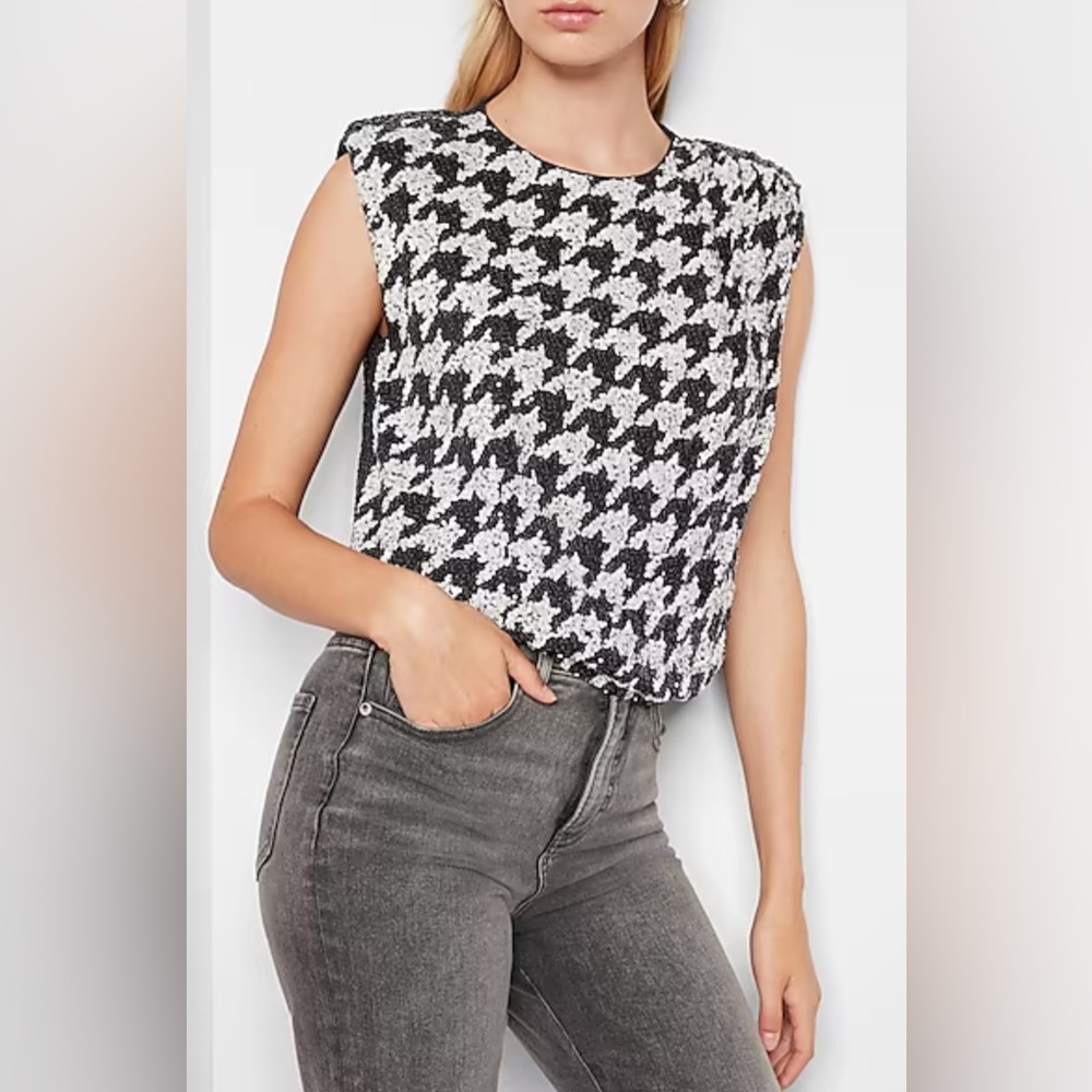 Express- Houndstooth Sequin Ruched Strong
Shoulder Top
Color: B& W Print